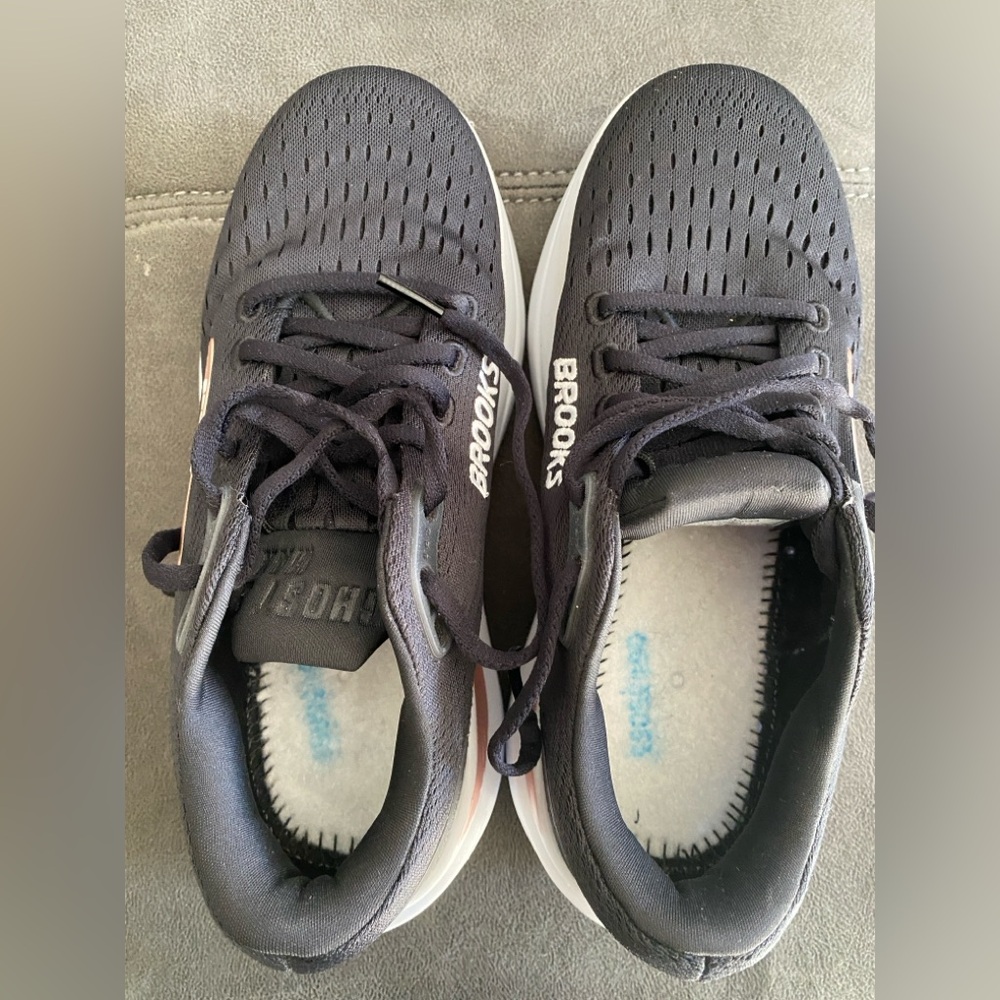 Brooks Ghost Max 3 women’s black and peach shoe 6.5 W - Picture 6 of 12